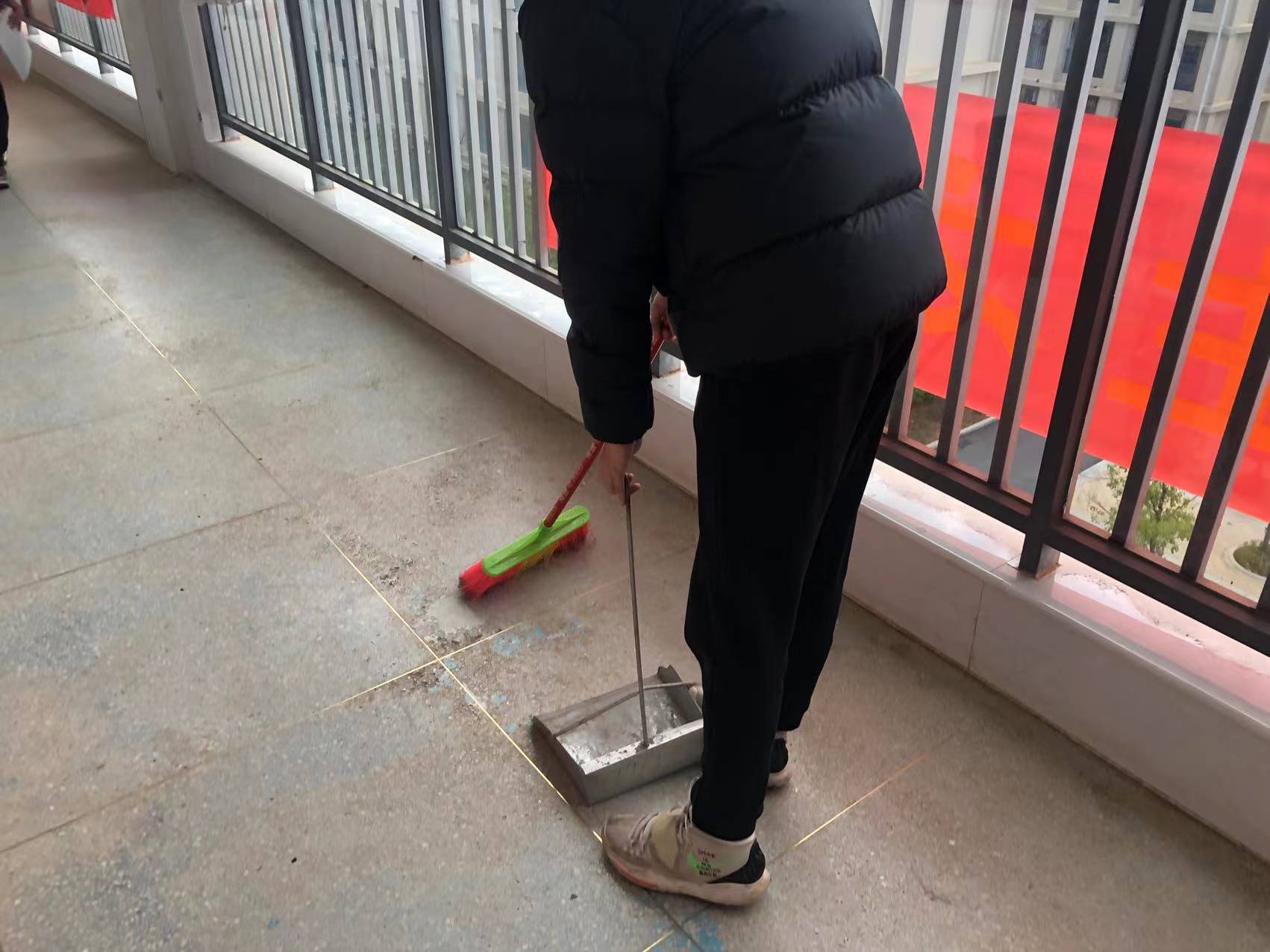 照片集锦描述与说明搞卫生单位武广高级中学时间2021